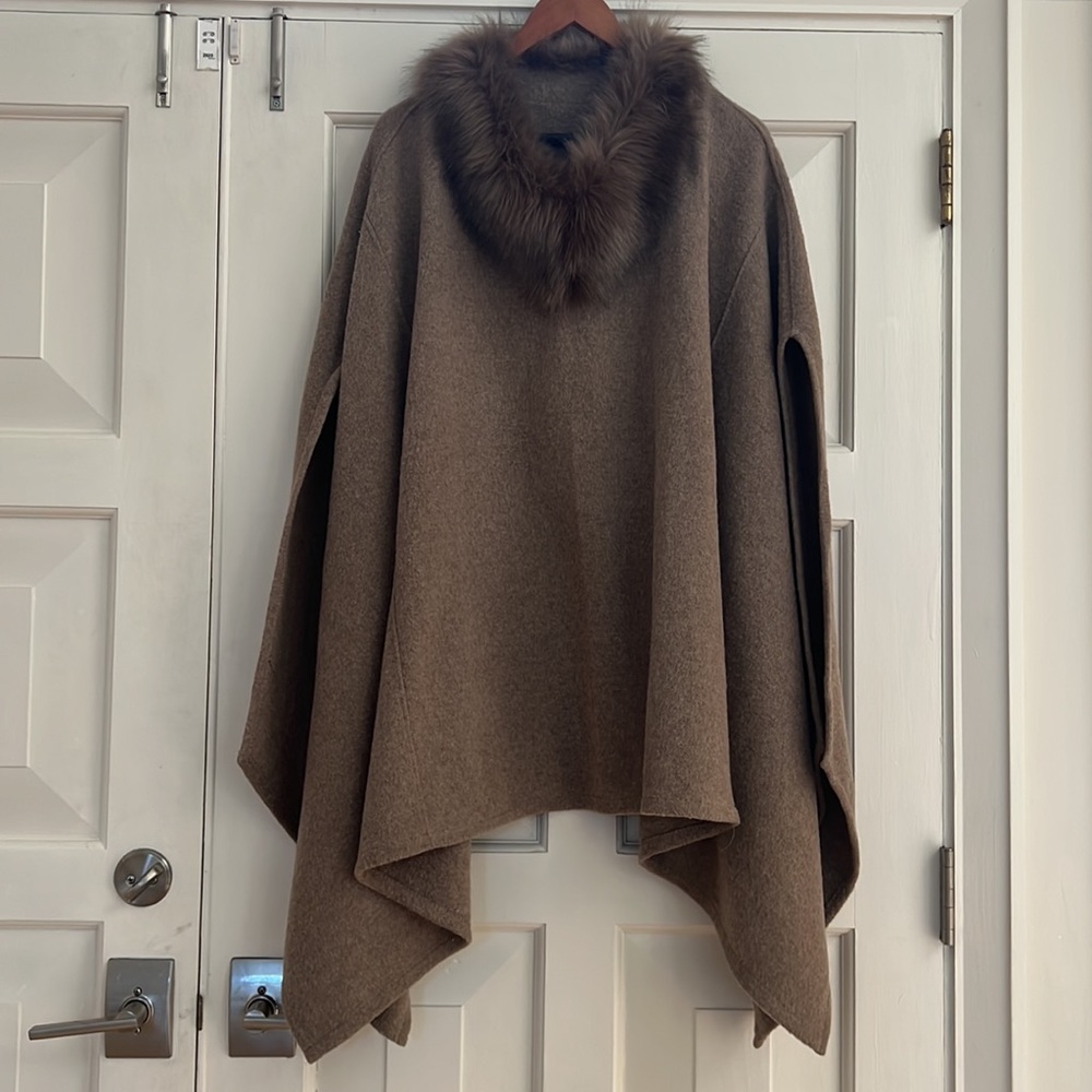 Code classic faux fur neck warm layering cape- Mid thigh. Beautiful look! - Picture 4 of 5